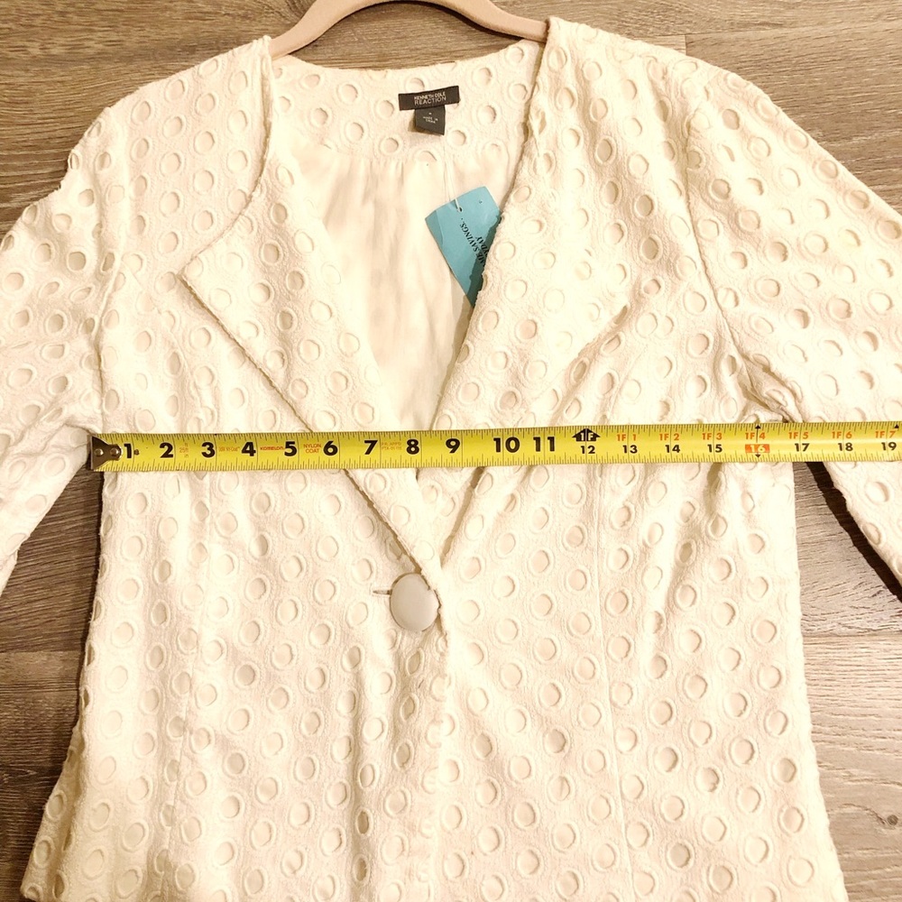 Kenneth Cole white blazer for Soring/Summer - Picture 4 of 8
